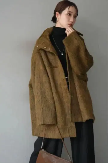 스탠드 카라 샤기 코트 머스타드/lumier 같은 형태