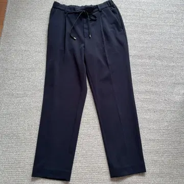 Elura 테이퍼드 팬츠 드로우 스트링 허리밴딩 블랙