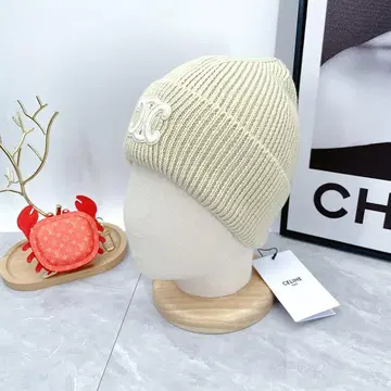 베이지 니트 모자 로고
