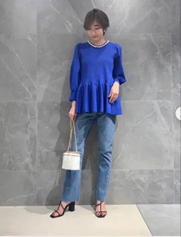 택 포함 미사용 새상품 아르페쥬 스토리 펄 장식 페플럼 니트