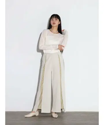 새상품 베이지 RADIATE 바이컬러 본딩 플리츠 팬츠