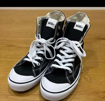 [ 새상품 미사용 ] VANS 반스 하이컷 스니커즈 27.5cm 블랙