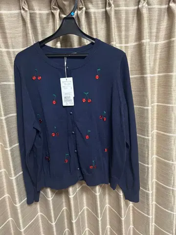 택 포함 새상품 체리 자수 니트 가디건 46 다크 블루
