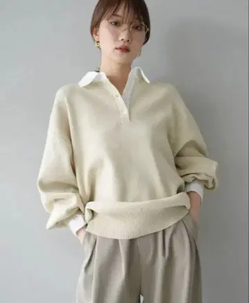 카라 부착 폴로 니트 풀오버 아이보리/lumier 같은 형태