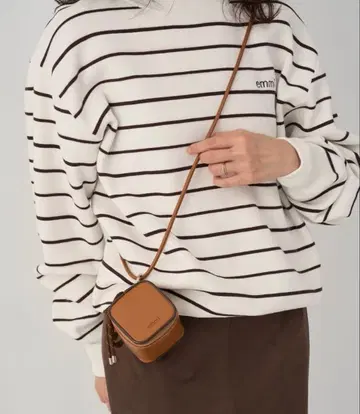 emmi 로고 밀라노 리브 상의