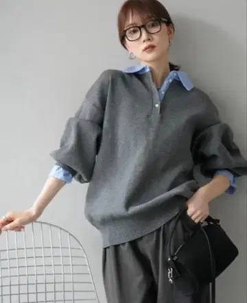 카라 부착 폴로 니트 풀오버 차콜/lumier 같은 형태