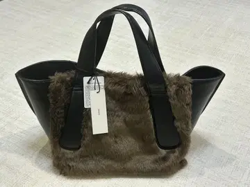 VASIC 토트백 블랙/브라운 인조 모피