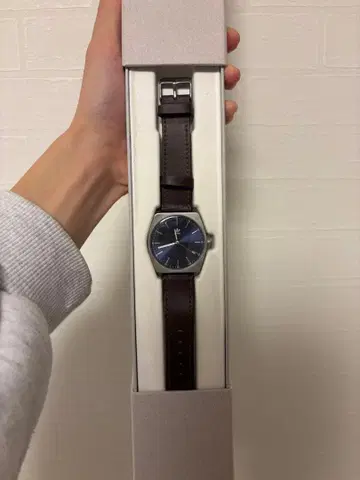 adidas 사각형 디자인 시계