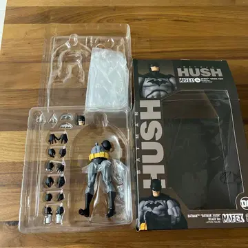 개봉품 HUSH MAFEX 배트맨 블랙 버전