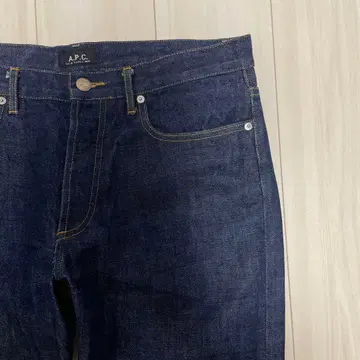 'A.P.C.' RESCUE / RUE DE FLEURUS PARIS