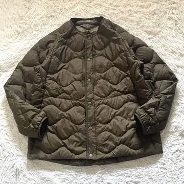 [ 새상품급 ] UNIQLO 화이트 마운티니어링 웨이브 퀼팅 XL