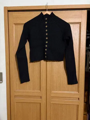 Ameri VINTAGE 블랙 케이블 짜임 크롭 스웨터