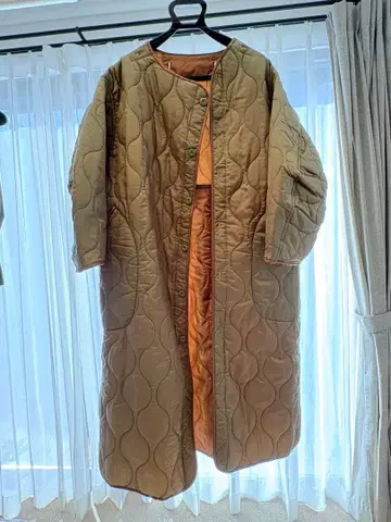 올리브 그린 퀼팅 롱 코트