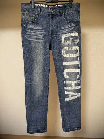 GOTCHA 데미지 가공 빅 로고 데님 팬츠