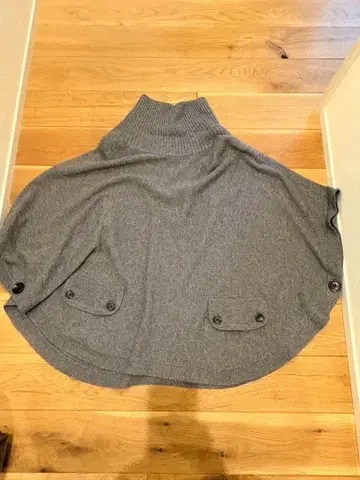 그레이 케이프 코트 리본 포함