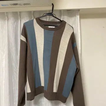 스트라이프 디자인 크루넥 니트 스웨터