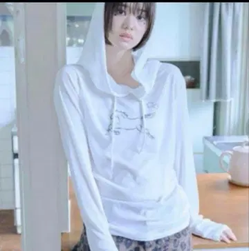 smyeon 그래픽 시어 후드티 화이트