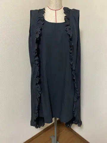 Ne-net 프릴 달린 슬리브리스 무릎 기장 원피스