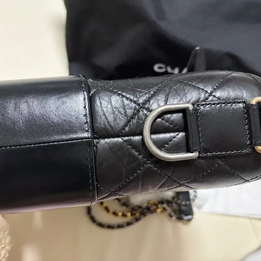 샤넬 가브리엘 호보백 뉴미듐 블랙 사진 5