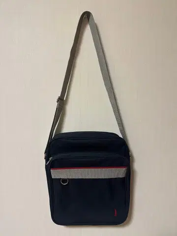 POLO 네이비 숄더백 3, 4회 정도밖에 사용하지 않고 보관했습니다!