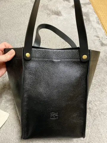 일비종떼 블랙 가죽 토트백