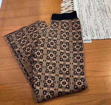 자카드 니트 세미 플레어 팬츠