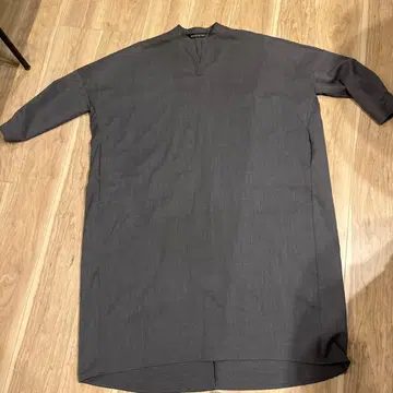 미즈이로 인 다크 그레이 긴팔 원피스