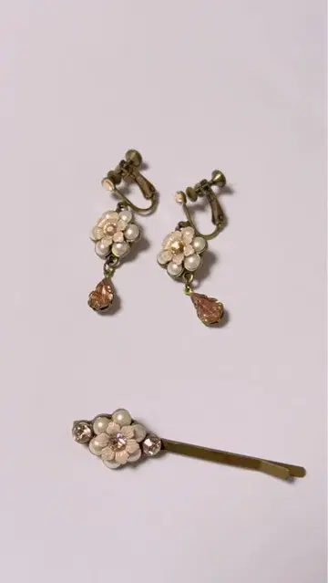 미하엘 네그린 꽃 모티브 귀찌 헤어핀 세트