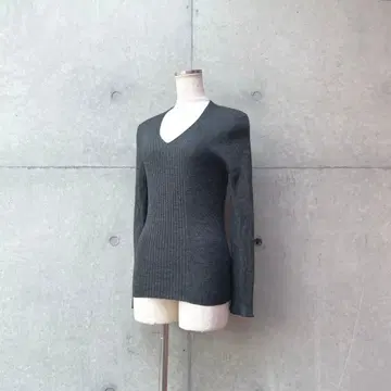 볼지 BALLSEY 실크 혼방 리브 V넥 니트 차콜 그레이