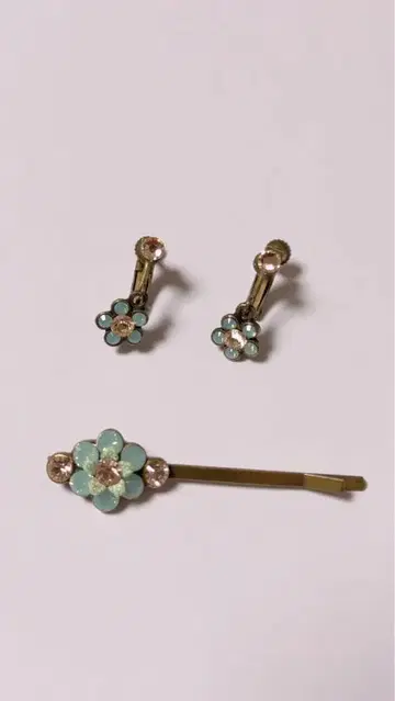 미하엘 네그린 꽃 모티브 귀찌와 헤어핀 세트