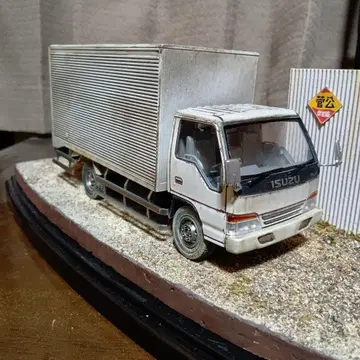 이스즈 엘프 1/32 완성품.