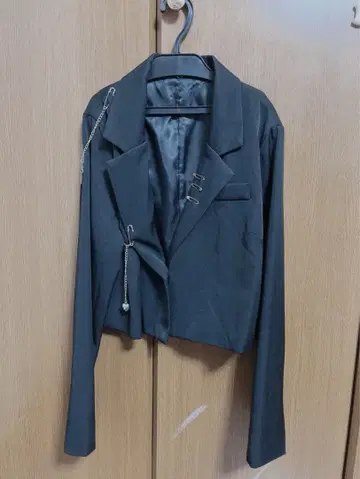 크롭 블랙 자켓 체인 포함