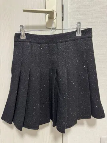 TITTA & CO. 라메 믹스 블랙 플리츠 스커트