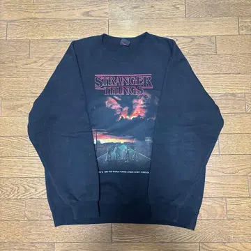 스트레인저 띵스 x GU 콜라보 트레이닝복