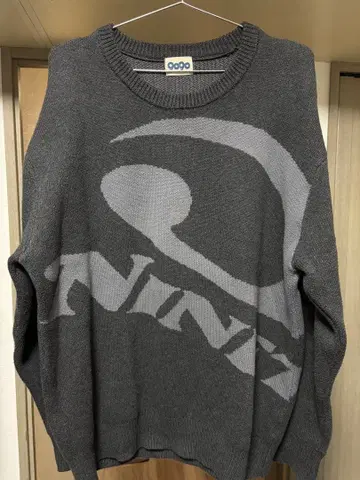 [작년 출시] 9090 스웨터 로고 그레이