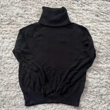 캐시미어 터틀넥 스웨터