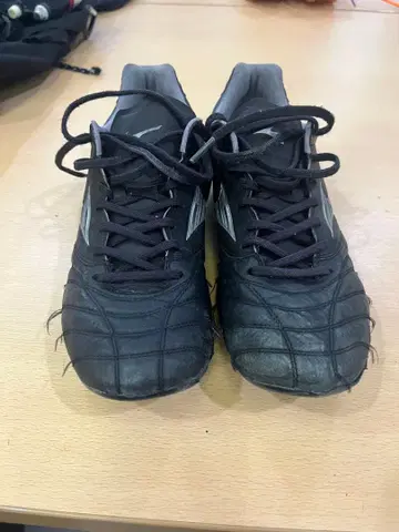 미즈노 축구화 블랙 스파이크
