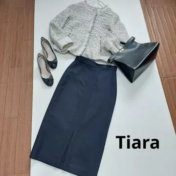 새상품급 Tiara 티아라 프론트 슬릿 스커트 다크 네이비 멀로