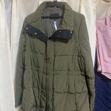 올리브색 다운 자켓 사이즈 44