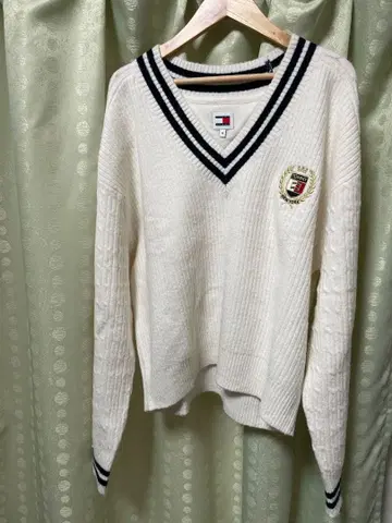 TOMMY HILFIGER 니트 V넥 스웨터