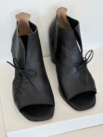 새상품급 이탈리아제 블랙 가죽 숏부츠