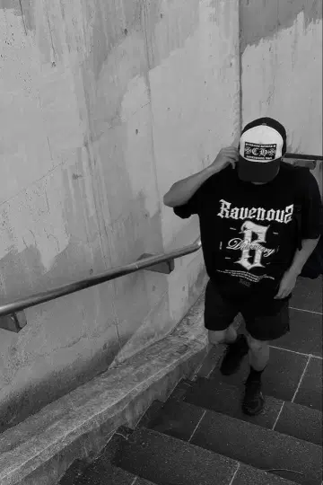 Ravenous Discovery T셔츠 블랙