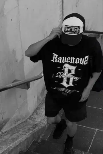 Ravenous Discovery T셔츠 블랙