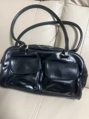 블랙 포켓 부착 숄더 핸드백