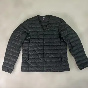 유니클로 울트라 라이트 다운 컴팩트 자켓 V넥 블랙 M