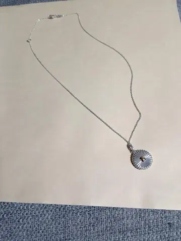 실버 방사형 무늬 펜던트 목걸이