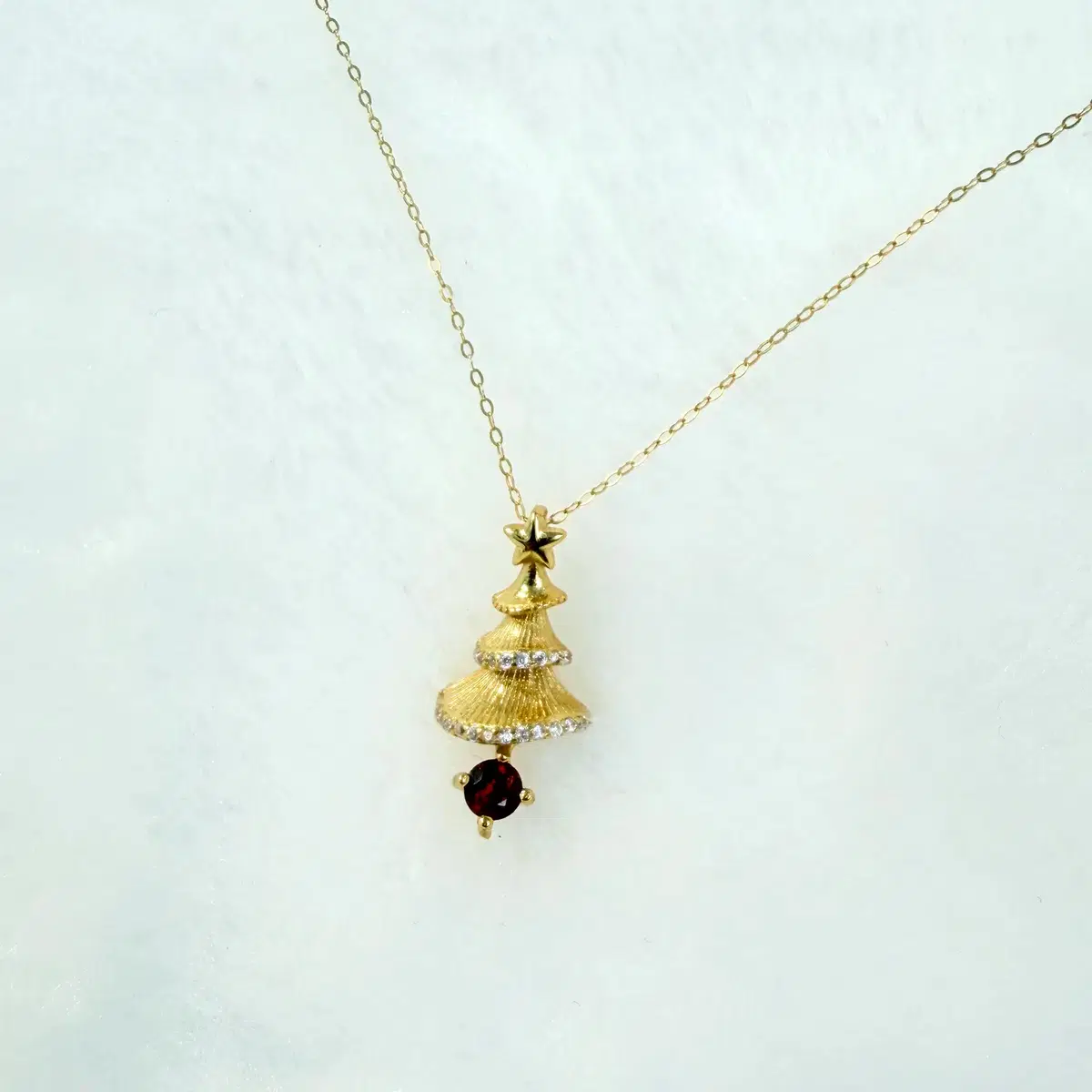 Garnet Red Christmas Tree Necklace (S925) #크리스마스,#선물,#가넷,#목걸이,#S925실버 on  Bunjang Global Site.