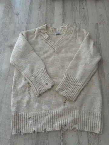 JEANASIS 크림색 V넥 스웨터 사이즈 F