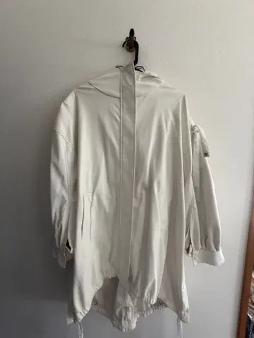 화이트 후드 부착 마운틴 후드티 프리 사이즈