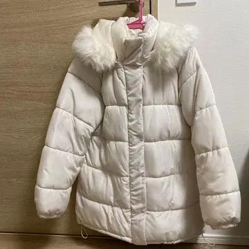 화이트 후드 부착 다운 자켓